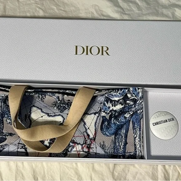 Dior Around the World Limited Edition
Gift Set/Tote - Picture 4 of 5